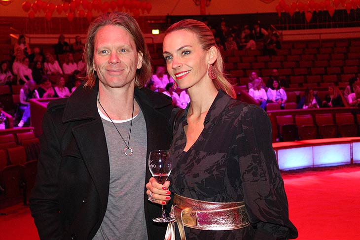 Mike Kraus mit Frau Coco @ Tracht & Show im Circus Krone mit Schatzi Dirndl am 27.03.2023 (©Foto: Martin Schmitz)
